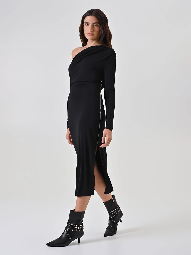 Robe asymétrique à passepoil métallique