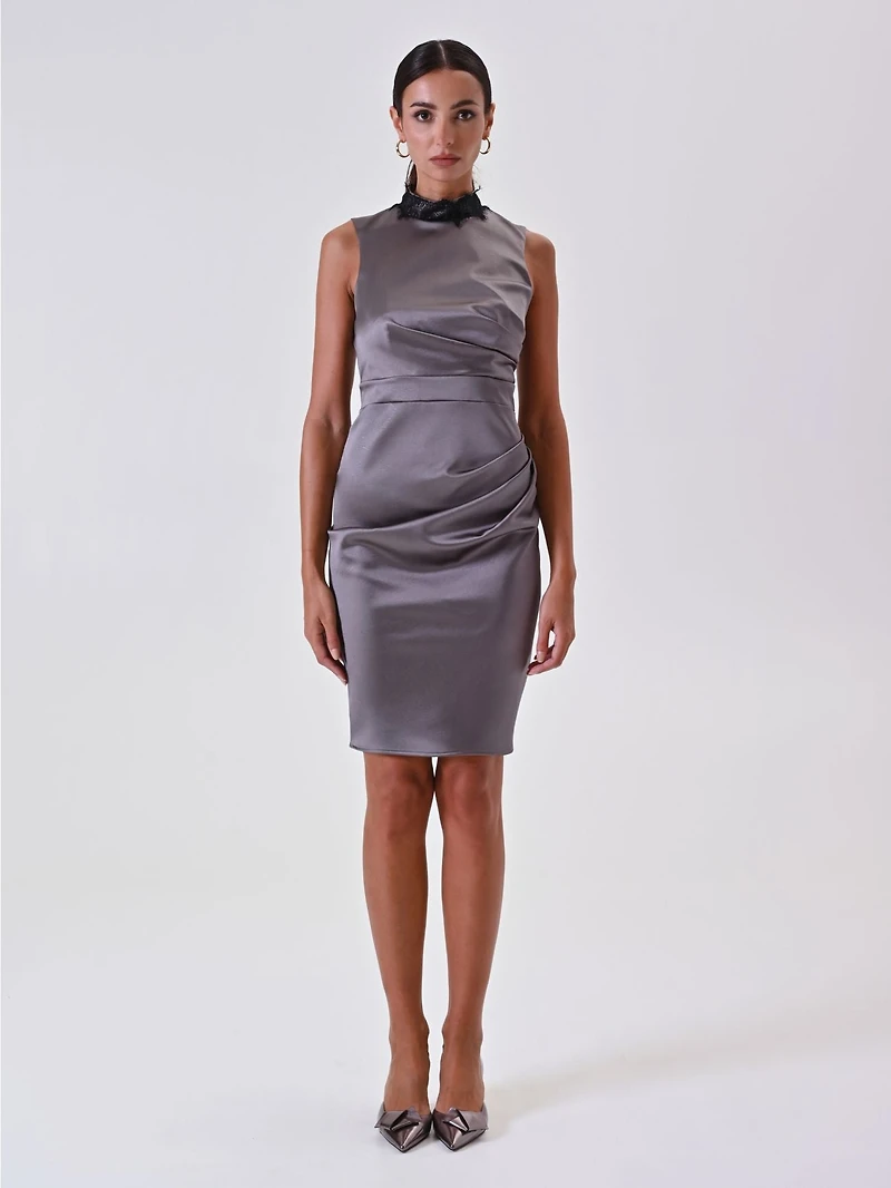 Robe fourreau en satin