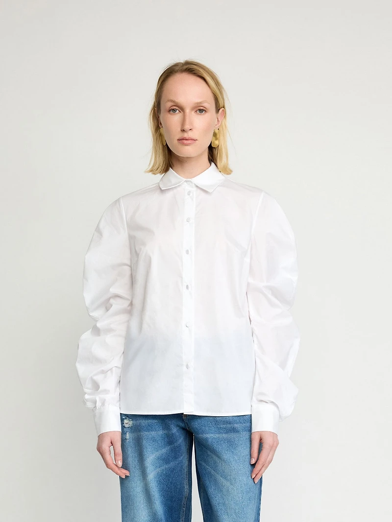 Chemise blanche à manches bouffantes en coton