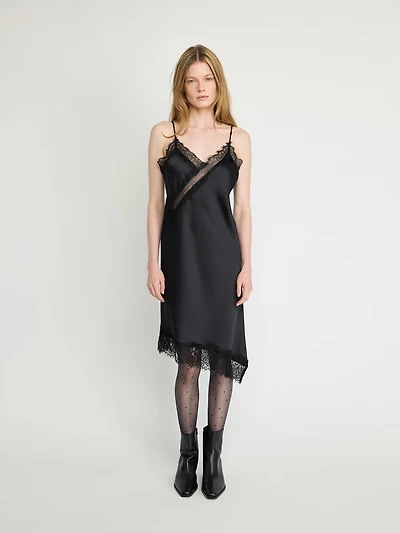 Robe nuisette en satin avec bordure dentelle