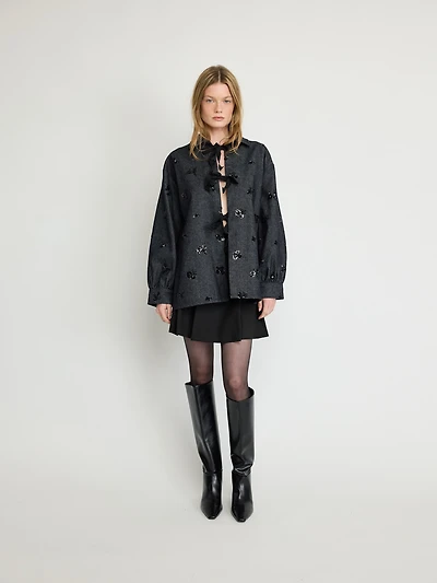 Veste brodée avec nœud papillon