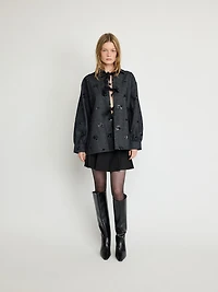 Veste brodée avec nœud papillon