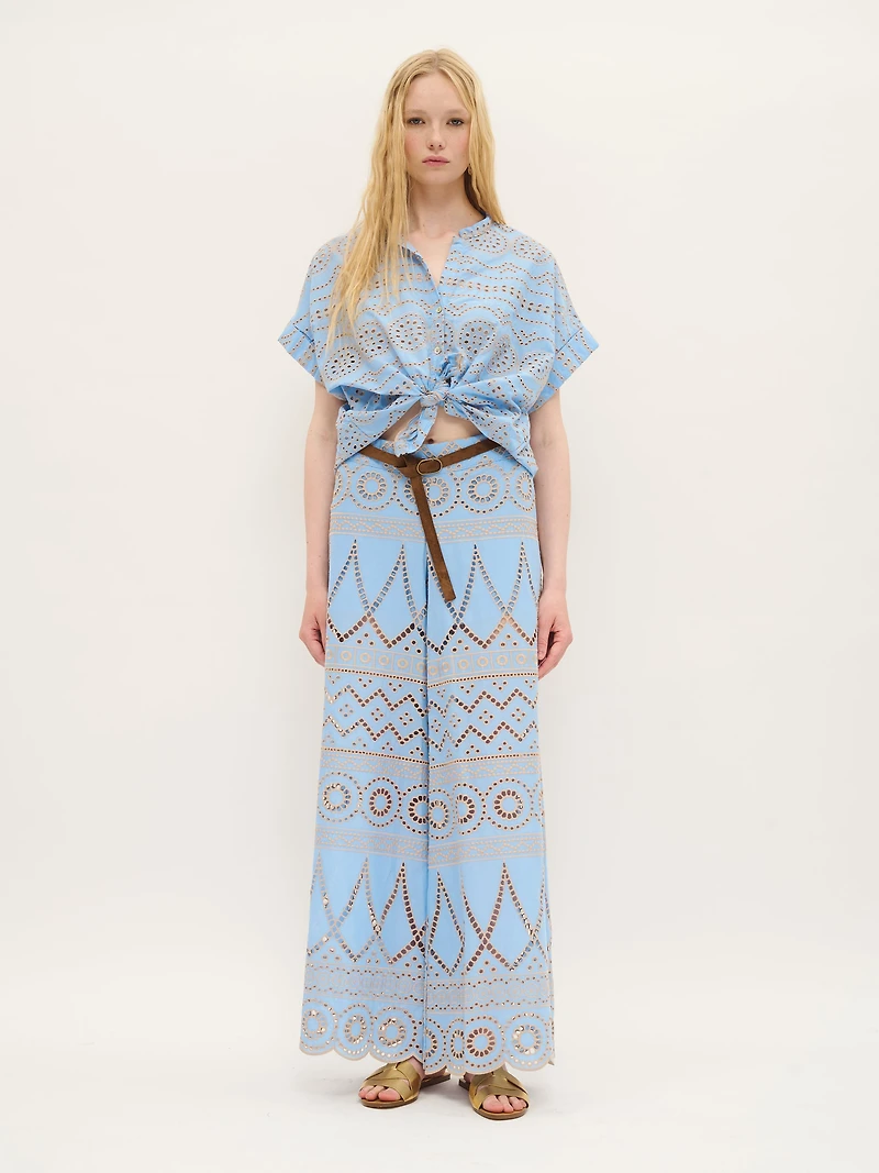 Pantalon large à œillets brodés en coton bleu ciel
