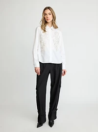 Chemise ornée de fleurs