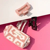 Pinces Larges – disponibles en Noir, Paris, Mykonos et Londres