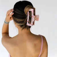 Pinces Larges – disponibles en Noir, Paris, Mykonos et Londres