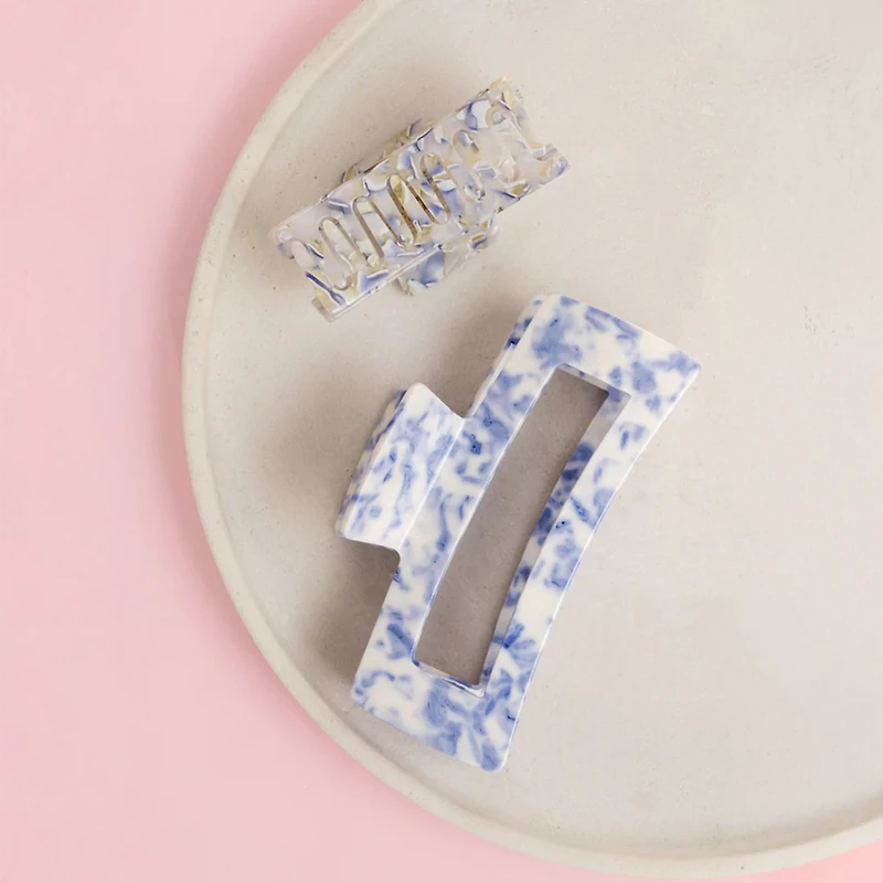 Large Claw Clip – holds your hairstyle style and comfort