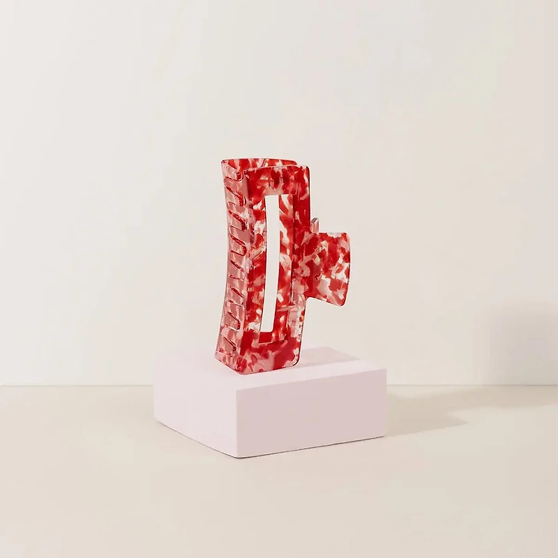 Large Claw Clip – holds your hairstyle style and comfort