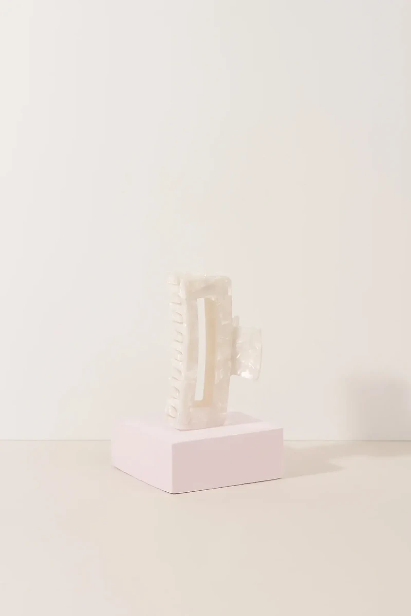 Large Claw Clip – holds your hairstyle style and comfort