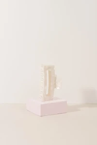 Large Claw Clip – holds your hairstyle style and comfort