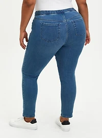 Pull-On Boyfriend Straight Super Soft Mid-Rise Jean
