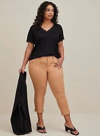 Classic Fit Feather Soft Slub Lace Trim V-Neck Tee