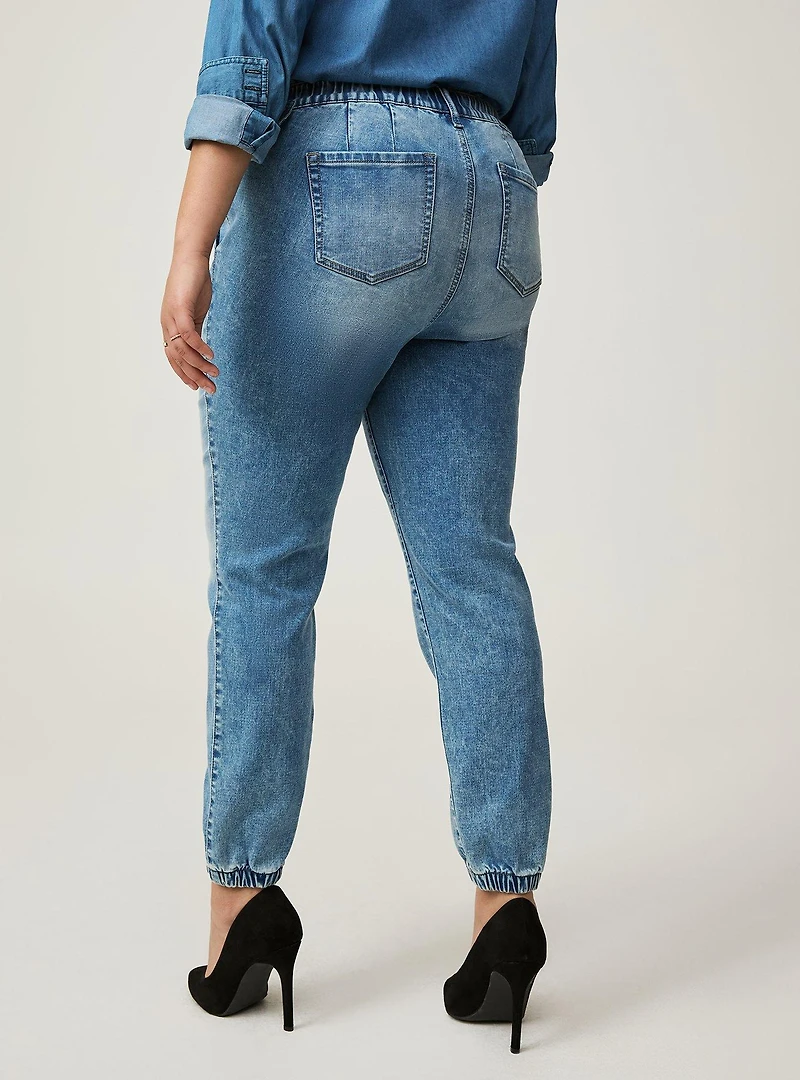 Weekend Jogger Mid-Rise Jean