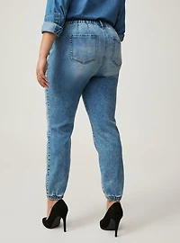 Weekend Jogger Mid-Rise Jean