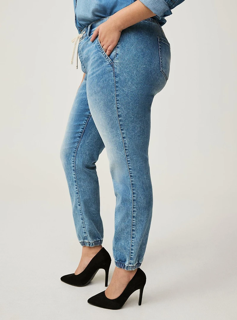 Weekend Jogger Mid-Rise Jean