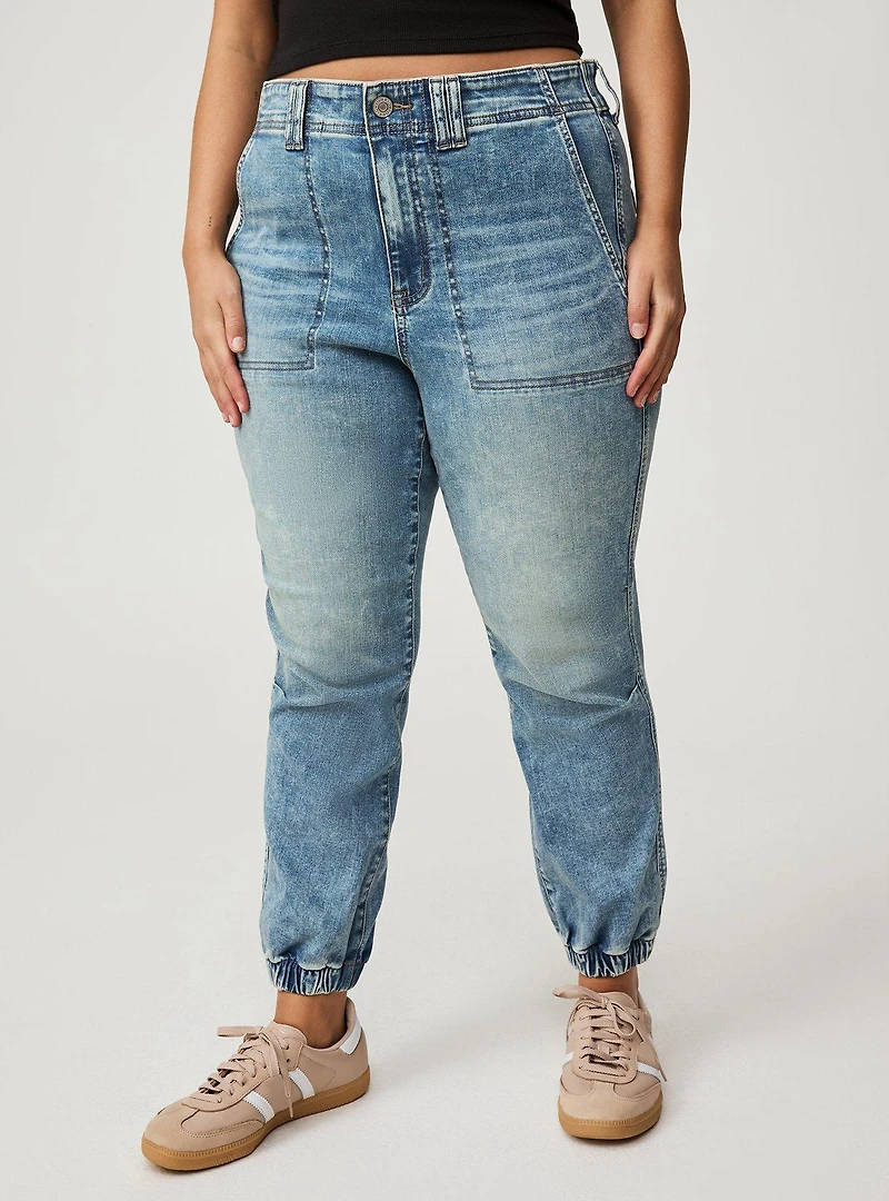 Jogger Mid-Rise Jean