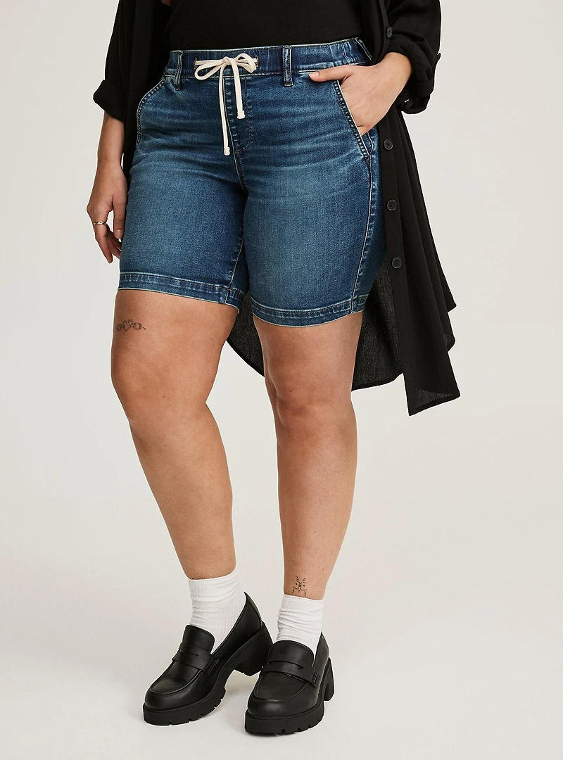 Weekend Mid-Rise Bermuda Short