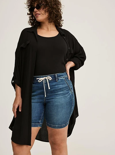 Weekend Mid-Rise Bermuda Short