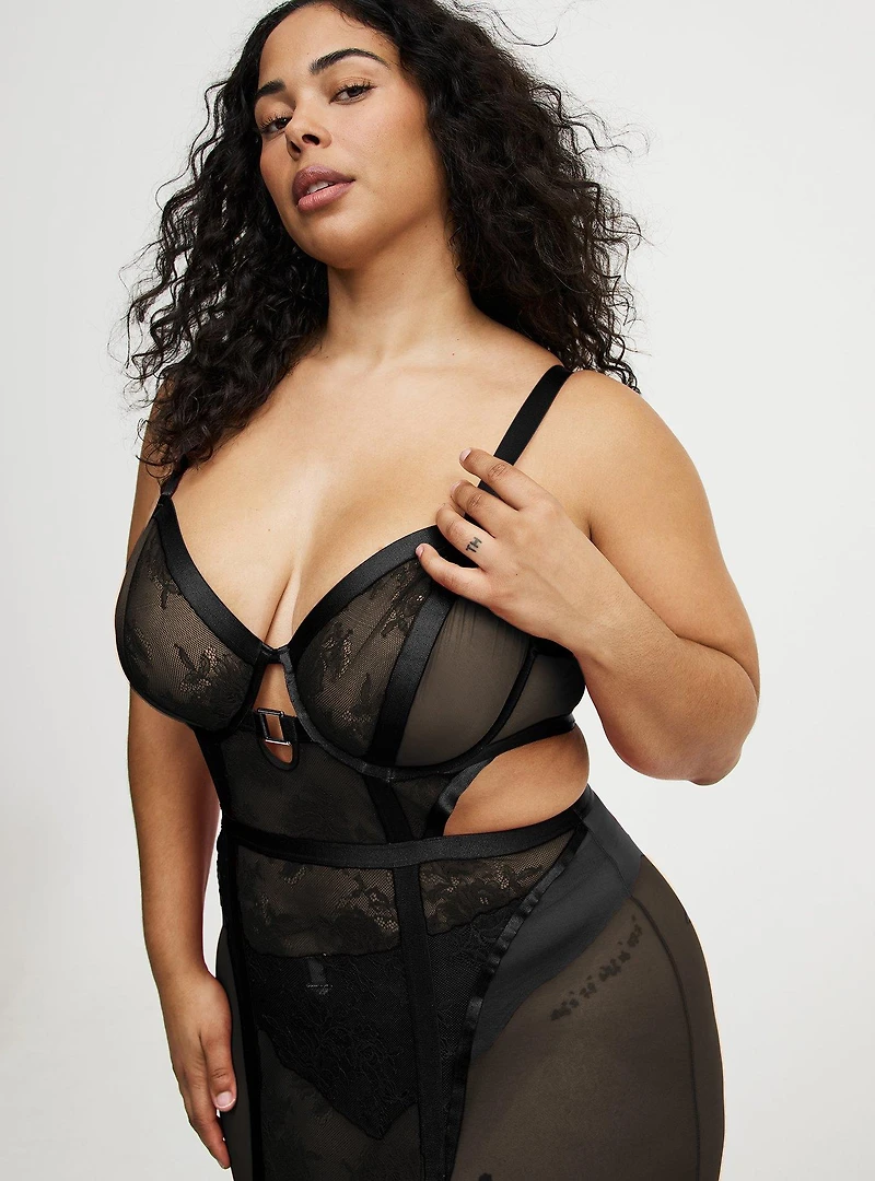 Mob Wife Strappy Underwire Lace Chemise