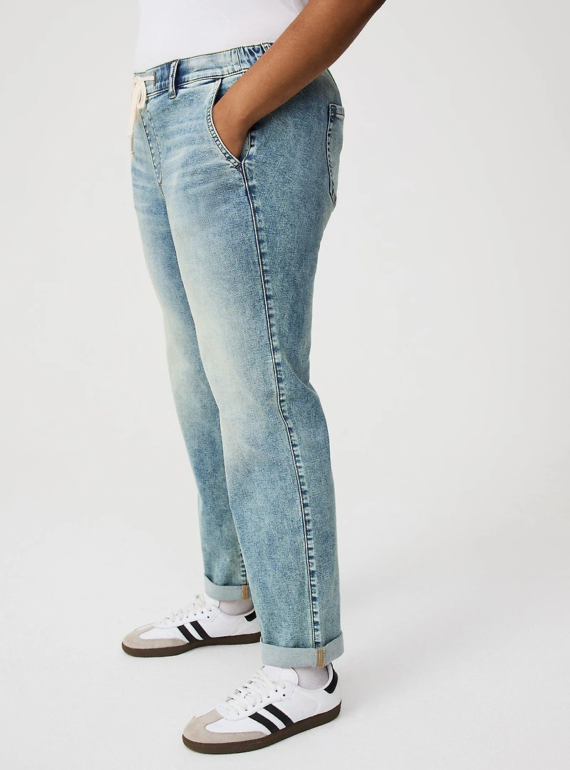 Weekend Boyfriend Mid-Rise Straight Jean