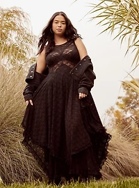 Festi Hanky Hem Lace Maxi Dress