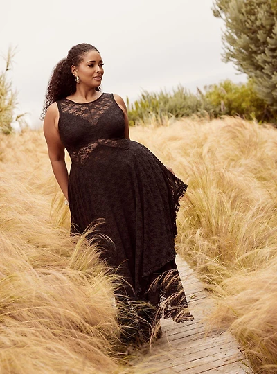 Festi Hanky Hem Lace Maxi Dress