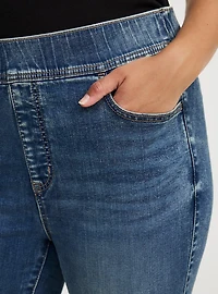 High-Rise Slim Boot Lean Jean