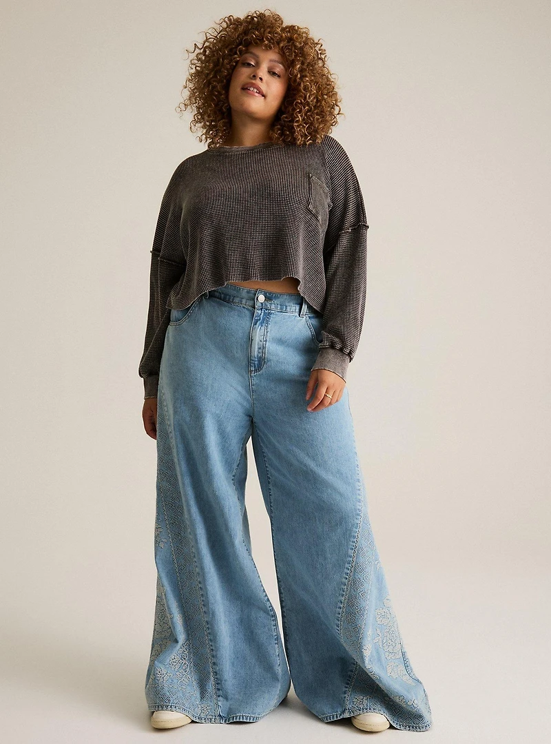 Festi Boxy Long Sleeve Crop Tee