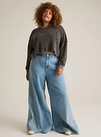 Festi Boxy Long Sleeve Crop Tee