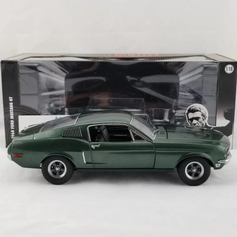 Model Car - 1:18 Bullitt Steve Mcqueen Ford 1968 Mustang Green Light