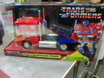 Model Car - 1:24 Transformers Autobot Optimus Prime (RED)