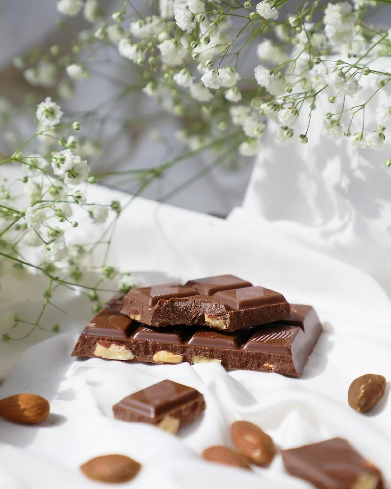 Milk Chocolate & Roasted Almonds Bar 250 g [87227]