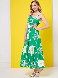 Woven Maxi Dress with Belt in Kelly Green