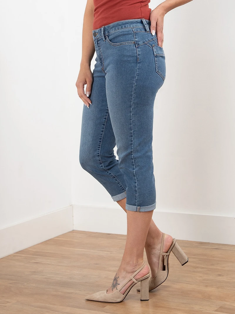 Lilly Light Wash Jean Capris