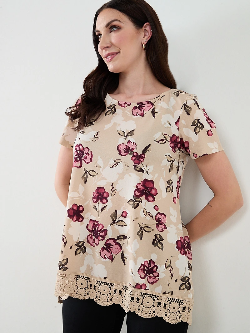 Short Sleeve Lipstick Floral Crochet Trim Top