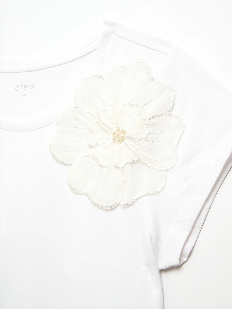 White Short Sleeve Floral Applique Tee