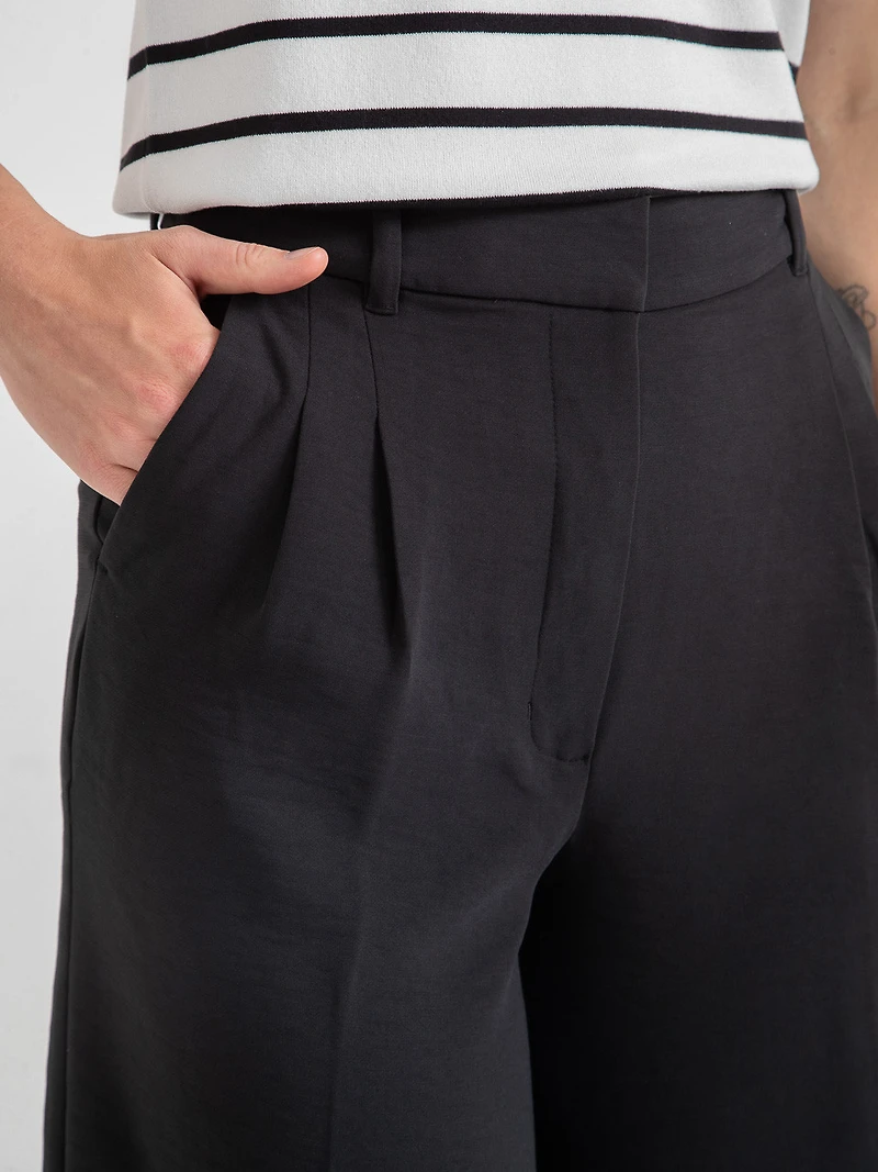 Maxwell Pleated Walking Short Orchid Petal