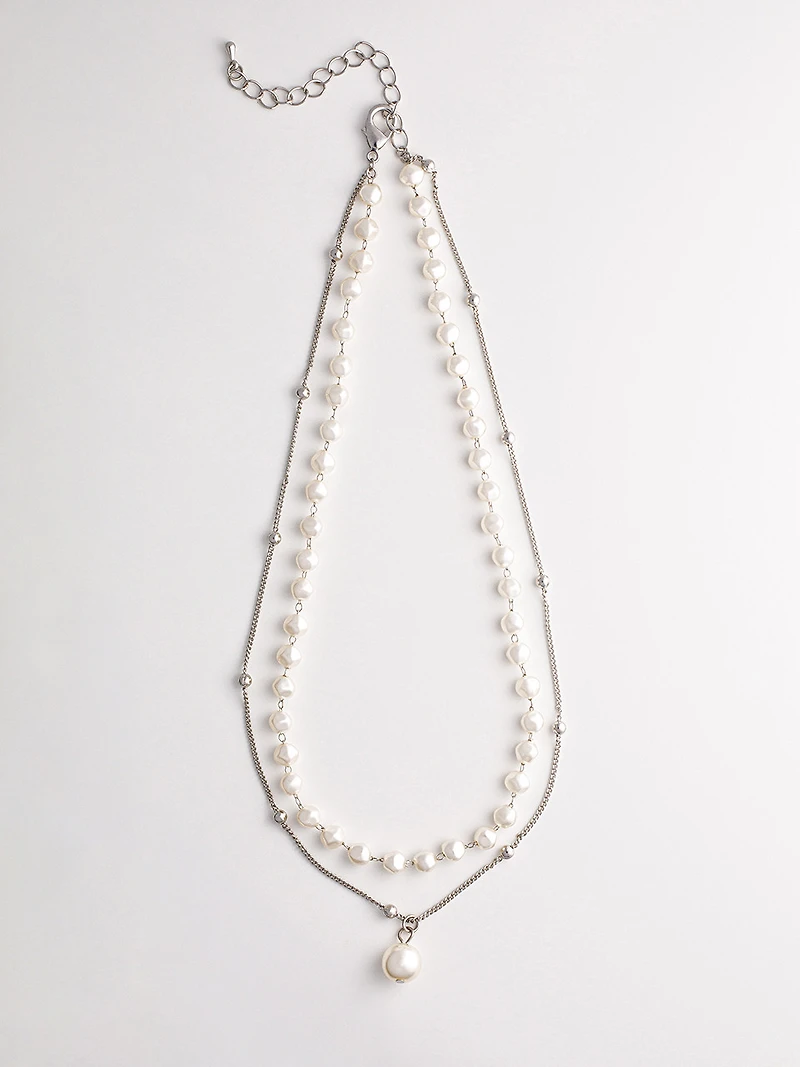 Short Delicate Layered Pearl Necklace