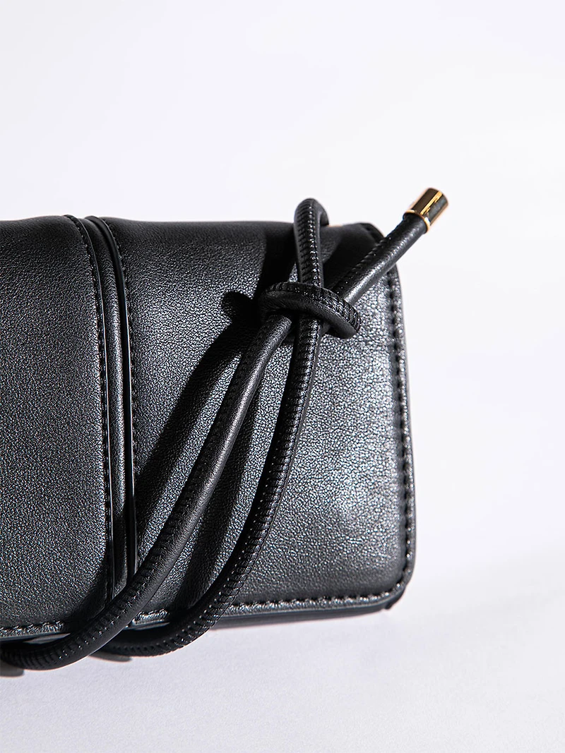 Small Cross Body Purse in Black