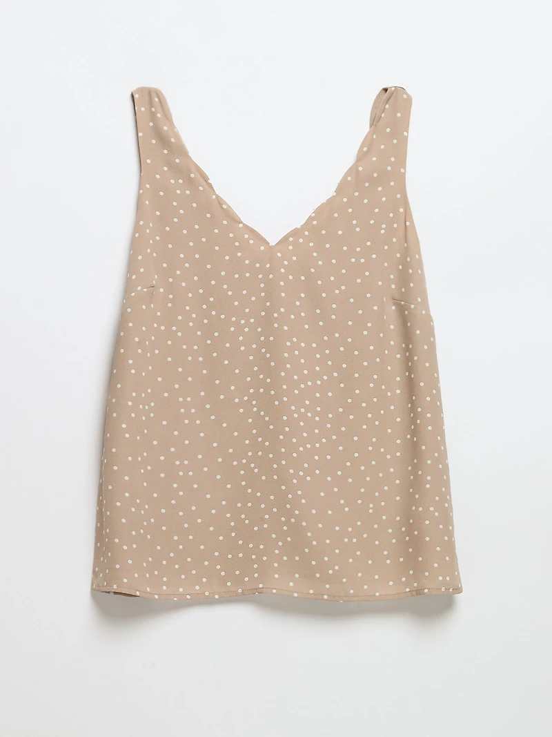 Sleeveless V-Neck Scallop Tank Blouse Blanc de