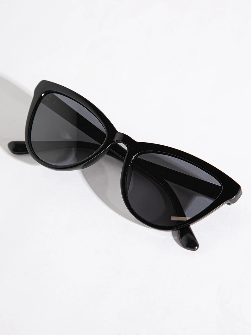 Black Cat Eye Frame Sunglasses with Case