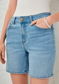 Girlfriend Jean Short Light Wash