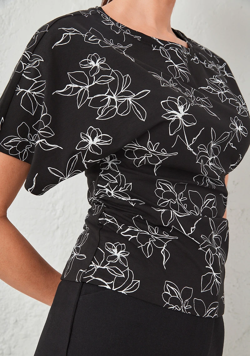 T-Shirt With Side Shirring Line Floral
