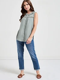 Sleeveless Crochet Insert Top Lilas
