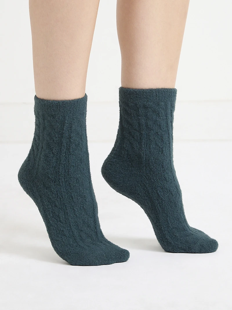 Cozy Cable High Crew Socks