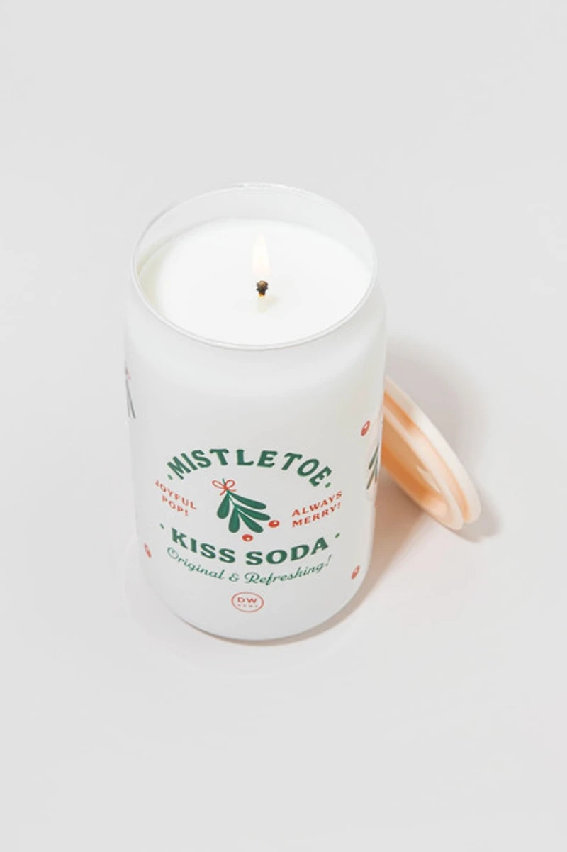 DW Home Goodies Mistletoe Kiss Soda 6oz Scented Candle