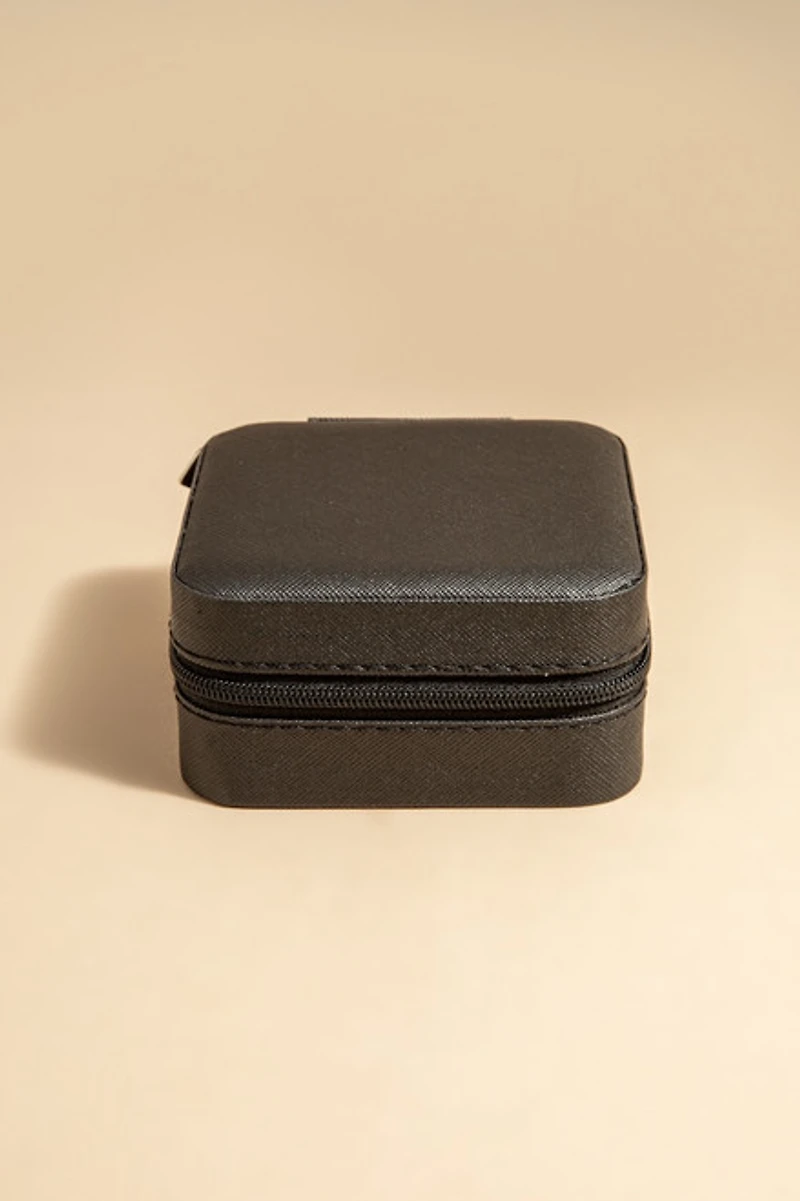 Joan Square Zip Travel Box