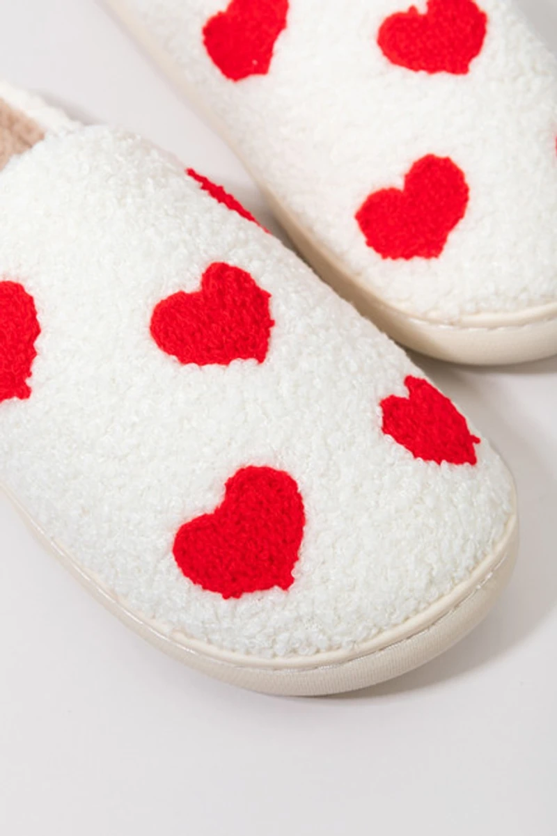 Gwen Hearts All Over Pattern Fuzzy Slippers
