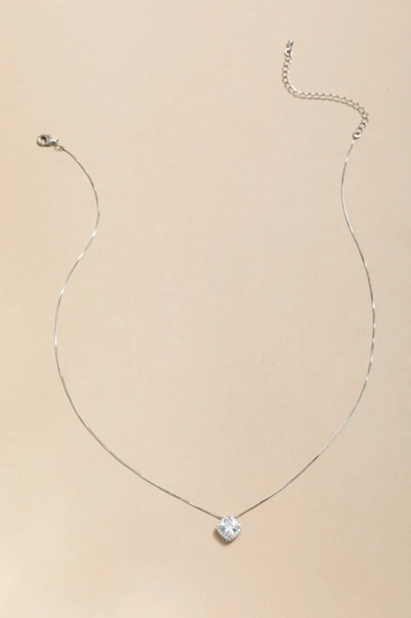 Debra Halo Short Crystal Pendant Necklace