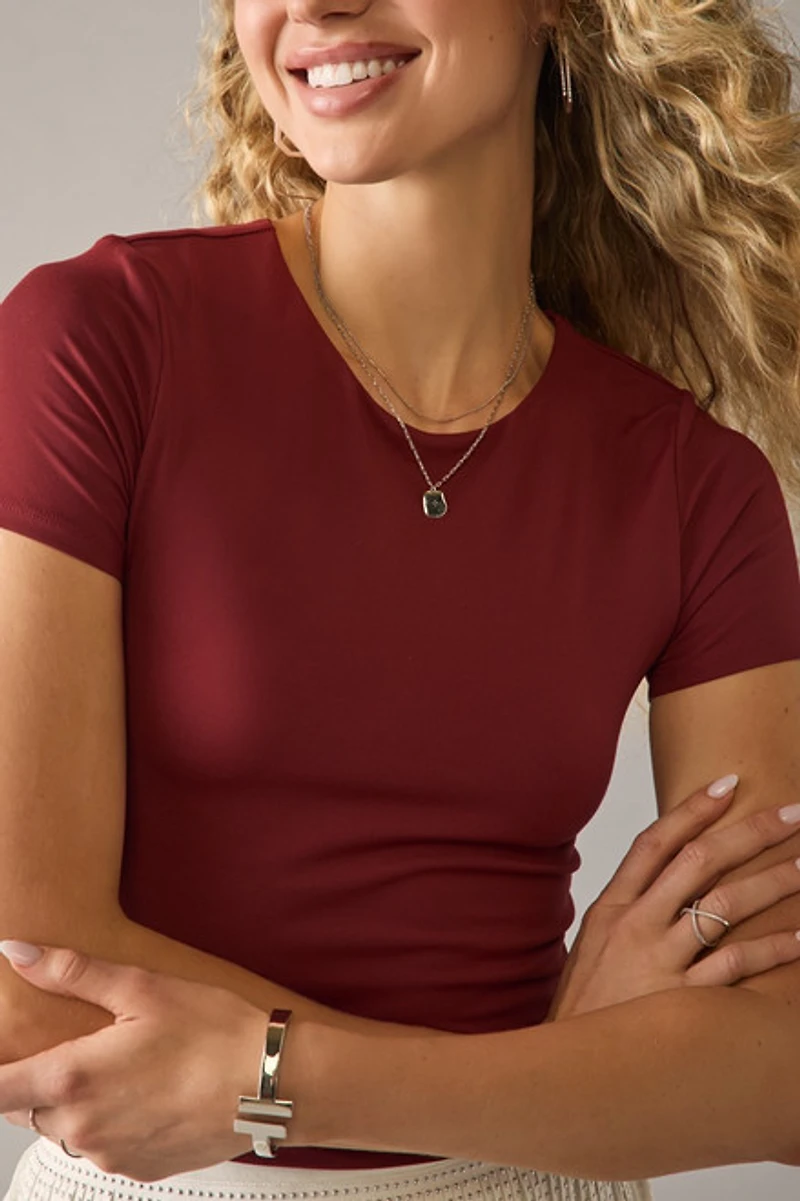 yummi by francesca's Short Sleeve Crew Neck Tee Burgundy